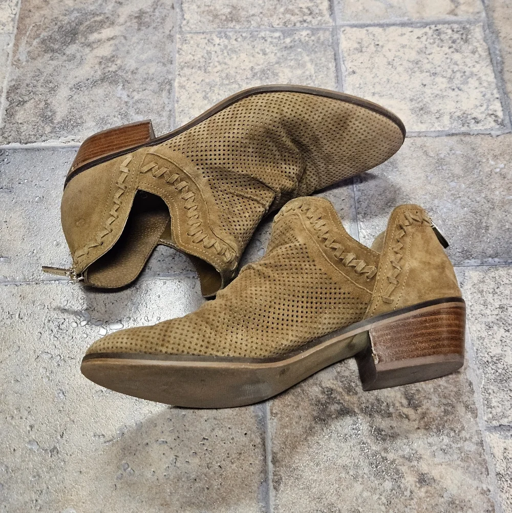 Vince Camuto vince camuto